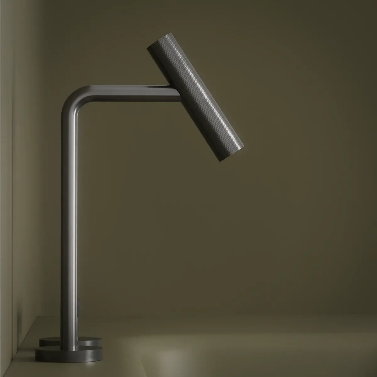 Mitigeur lavabo 2 trous Gun Metal brossé Honfleur, en vue latérale, esthétique industrielle chic avec surface moletée et silhouette graphique, finition noire satinée idéale pour une salle de bain moderne et audacieuse