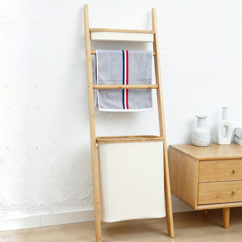 Echelle porte-objets avec panier à linge écru, Bambou