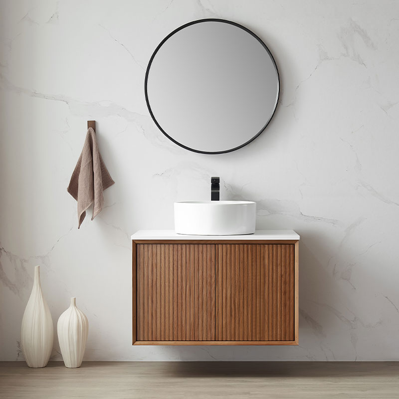Meuble suspendu cannelé 80 cm, bois massif, 2 portes avec plan composite minéral blanc satiné, Carnac