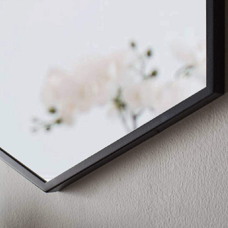 Miroir hexagonal l.50x H.75 cm, en métal noir mat, Hexa